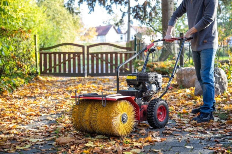 Kehrmaschinen im Test: Die besten Modelle von Stihl, Kärcher und Haaga