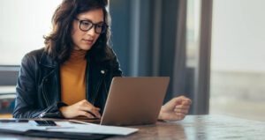 Laptops im Test 2026 von Stiftung Warentest: Die besten Modelle für Arbeit, Studium und unterwegs