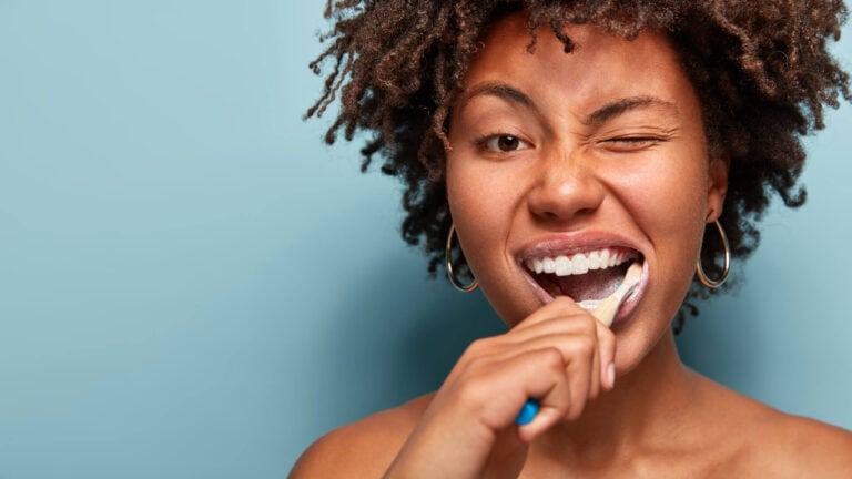 Zahnpasta für weiße Zähne im Test: Stiftung Warentest kürt Zahncremes aus dem Discounter zum Testsieger