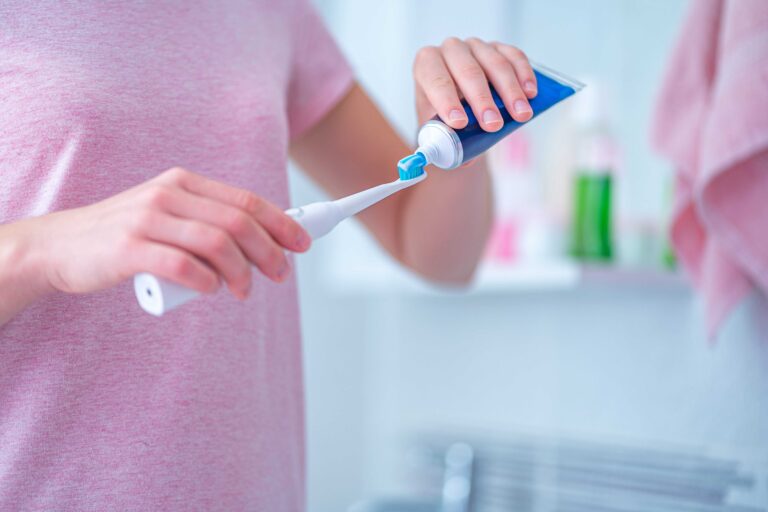 Elektrische Zahnbürsten im Test 2025: Philips Sonicare 5500 ist Testsieger bei Stiftung Warentest
