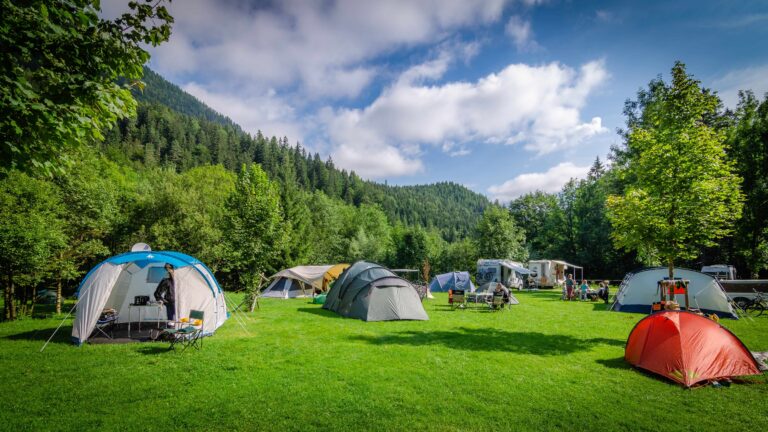 Campingbetten im Test: Die besten Modelle für Zelt, Wohnwagen und Garten