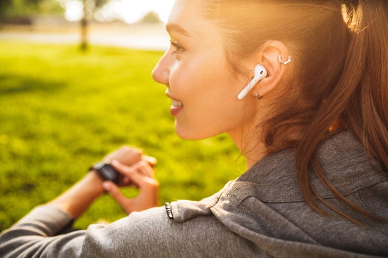 Sportkopfhörer Testsieger 2026: Die besten Modelle fürs Fitnessstudio, Radfahren und Joggen