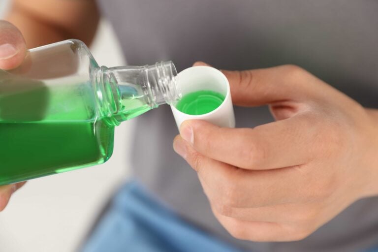 Mundspülung im Test 2025: Stiftung Warentest macht Listerine zum Testsieger