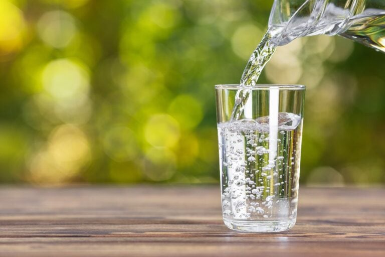 Mineralwasser im Test: Stiftung Warentest vergibt an acht Mineralwasser die Note „Sehr gut“